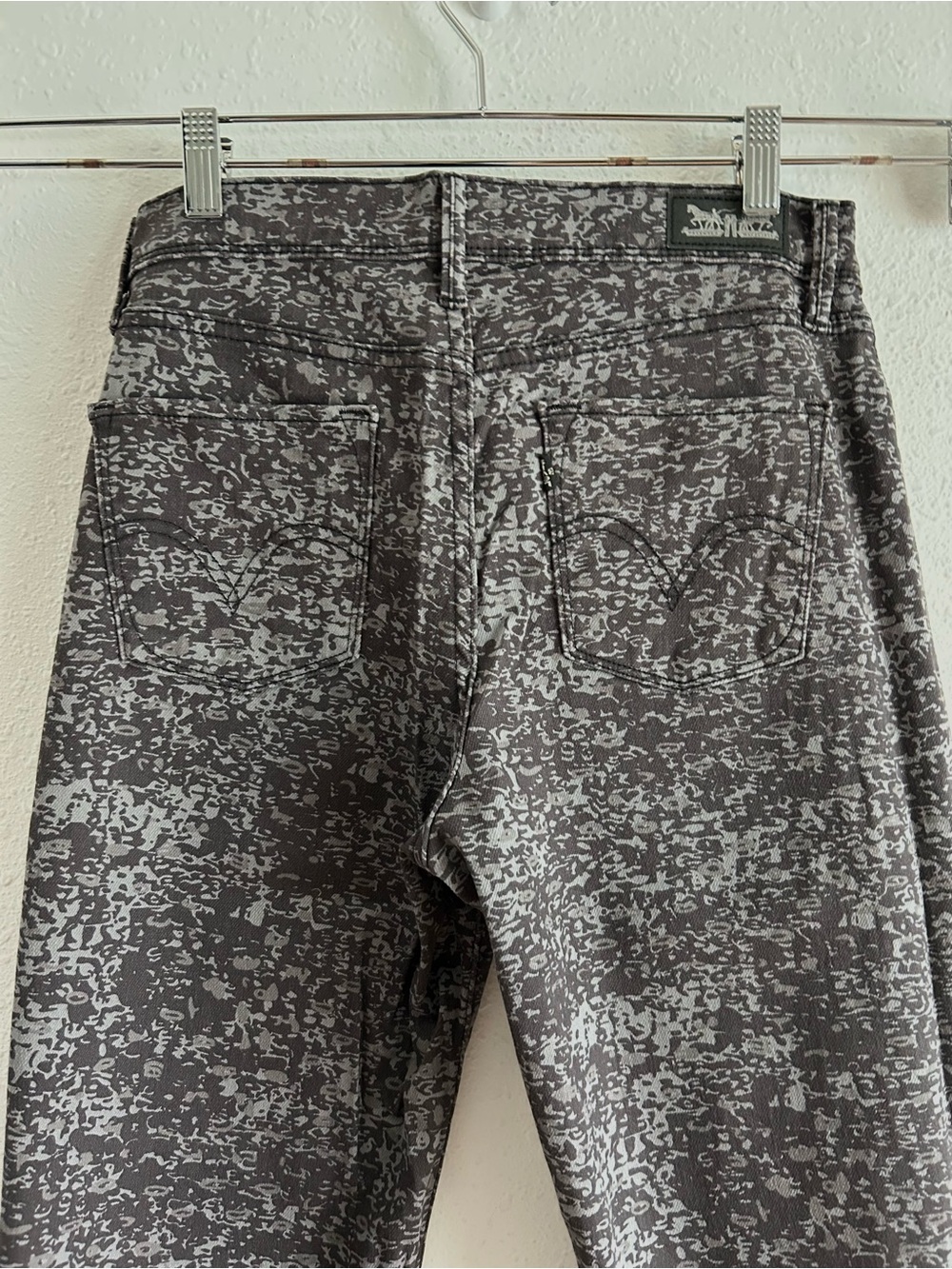 Levi's 512 Straight Leg Jeans Women's Size 27x32 Gray Denim Stretch Slimming - Picture 6 of 10